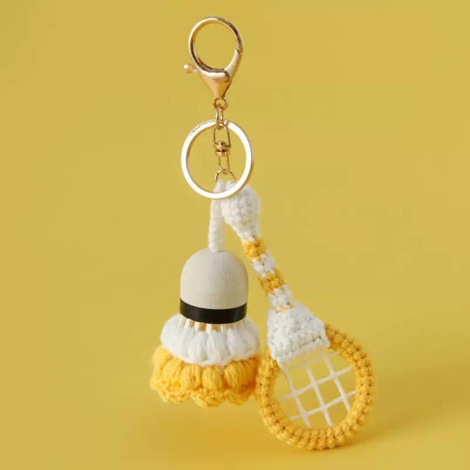 Handmade Crochet Badminton Keychain Set – 6 Colorful Racket Bag Charms, Sporty Gift for Friends, Car Hanger, Cute Handmade Accessory